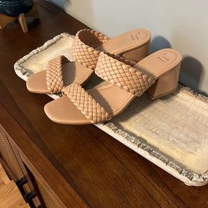 EUC chunky heel sandals - perfect neutral!